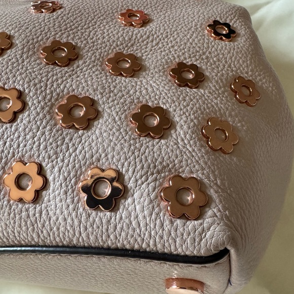 MICHAEL KORS Light Pink Leather Studded Bedford
Satchel - Picture 11 of 12